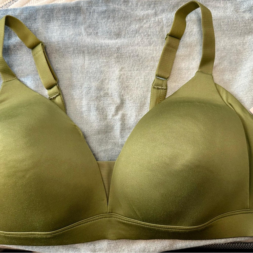 Auden Olive Green Lightly Lined Wireless Bra with Adjustable Straps